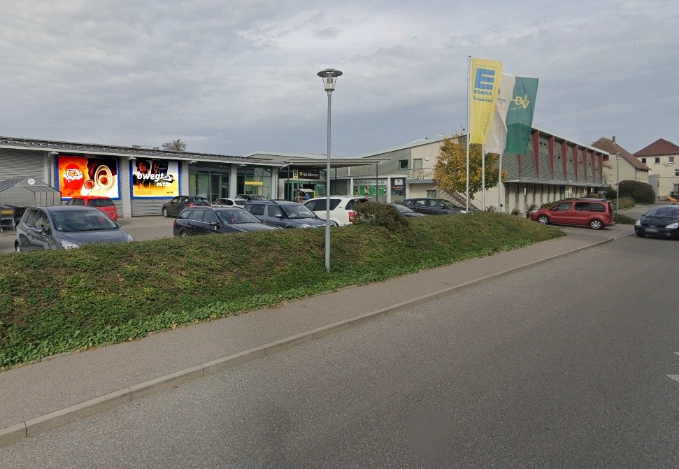 Zeller Weg 8 /Edeka (neb. Eingang)