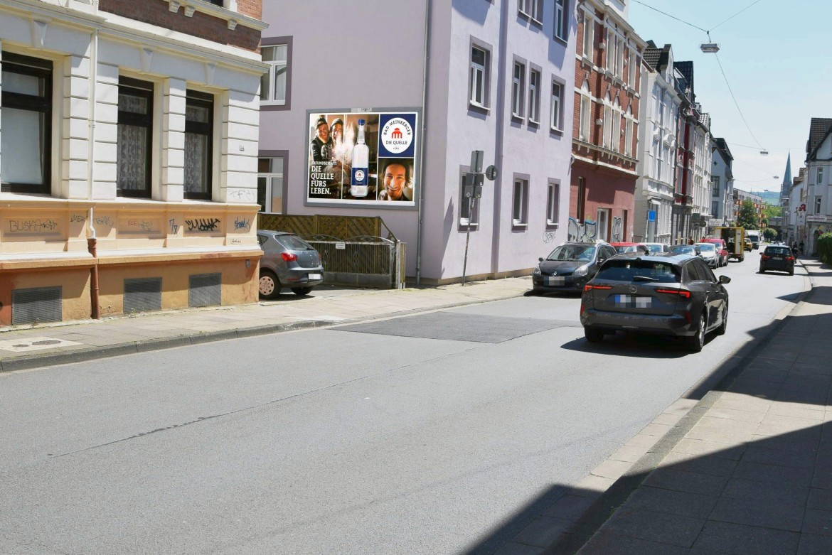 Arndtstr. 32 (quer am Giebel)