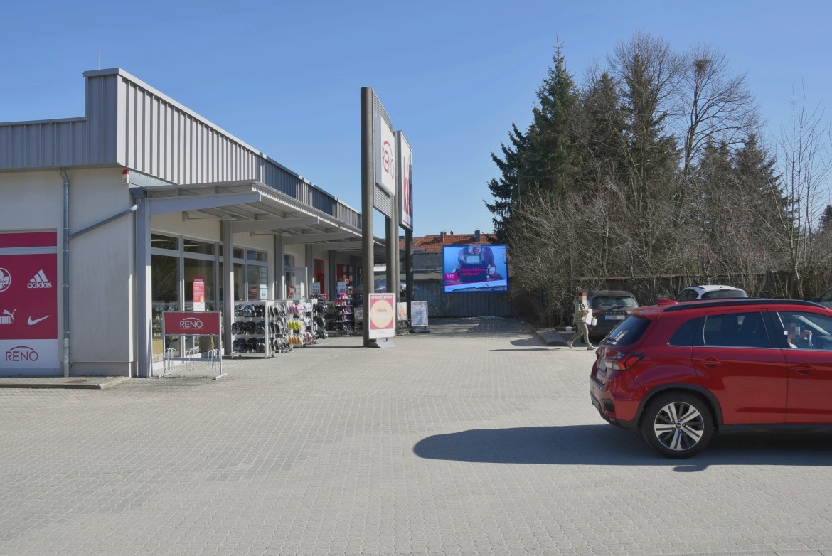 Spreequellstr. 6 /Kaufhaus Spreequelle/neb. Kik  (Neugersd.)