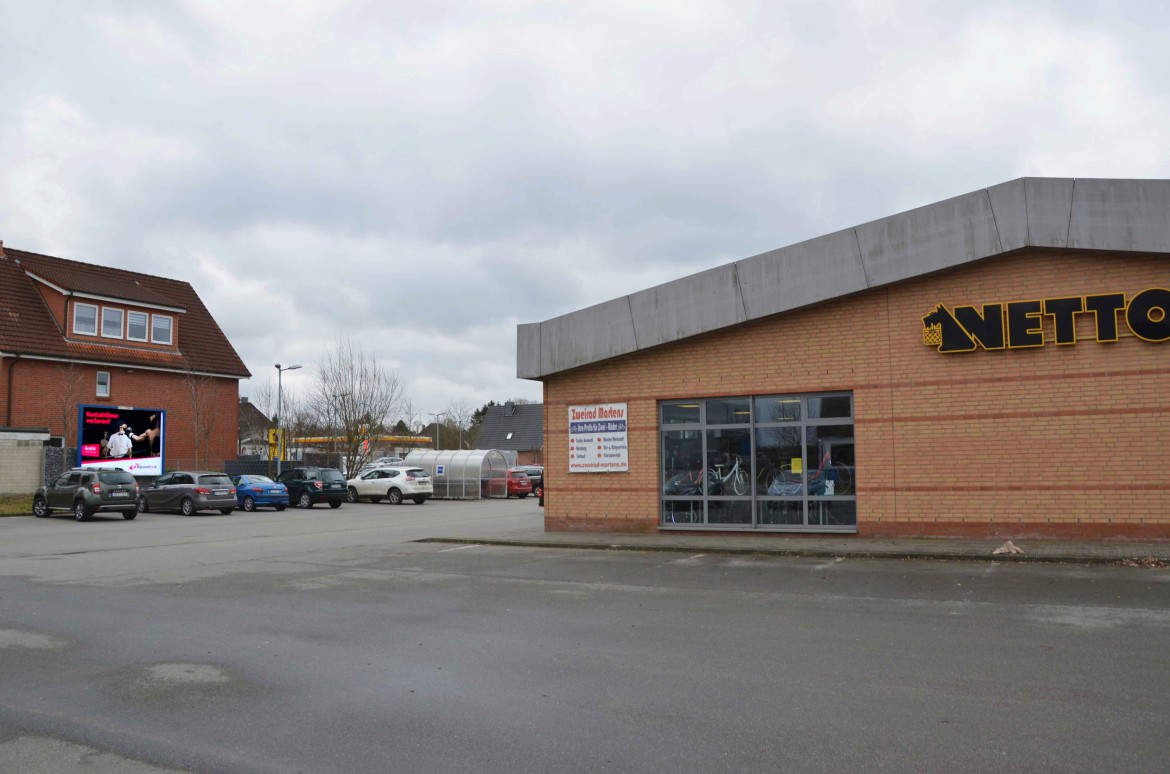 Ziegelstr. 107 /Netto/rts vom Eingang (lks)