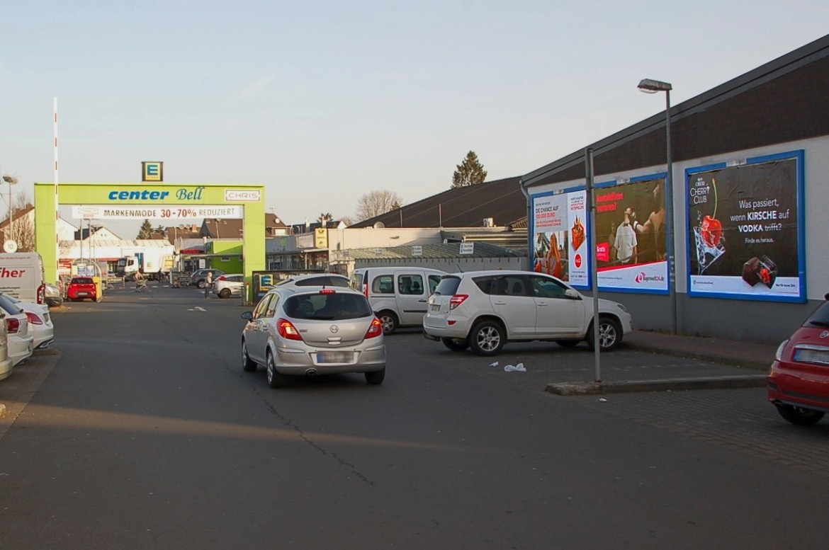 Peter-Hausmann-Platz 1 /E-center/Einfahrt (Burgstr. 3)