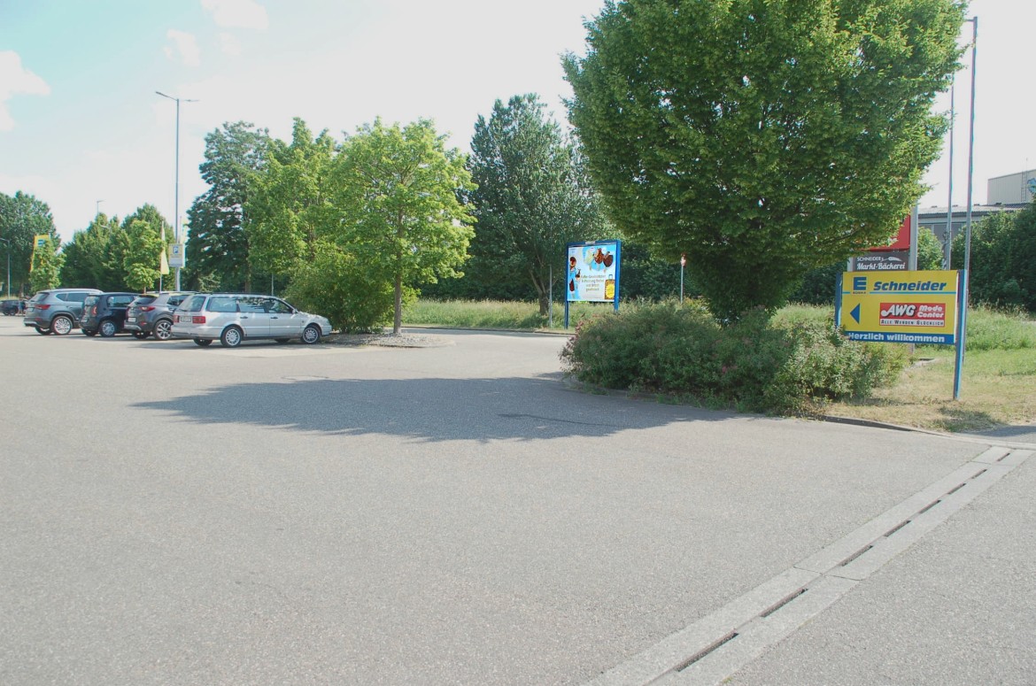 Breslauerstr. 2 /Edeka/nh. Einf/Sicht Markt (quer zur Str)