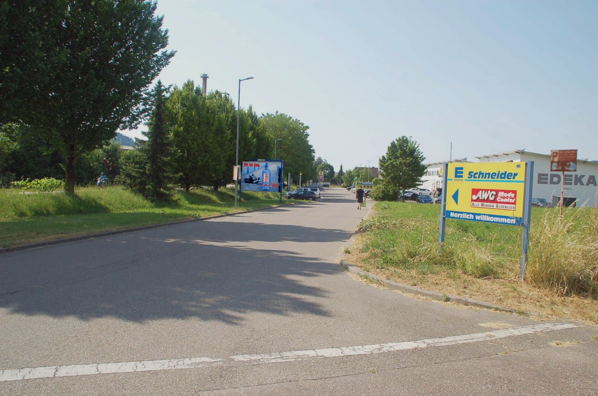 Breslauerstr. 2 /Edeka/quer zur Ein- u. Ausf (Sicht Str)