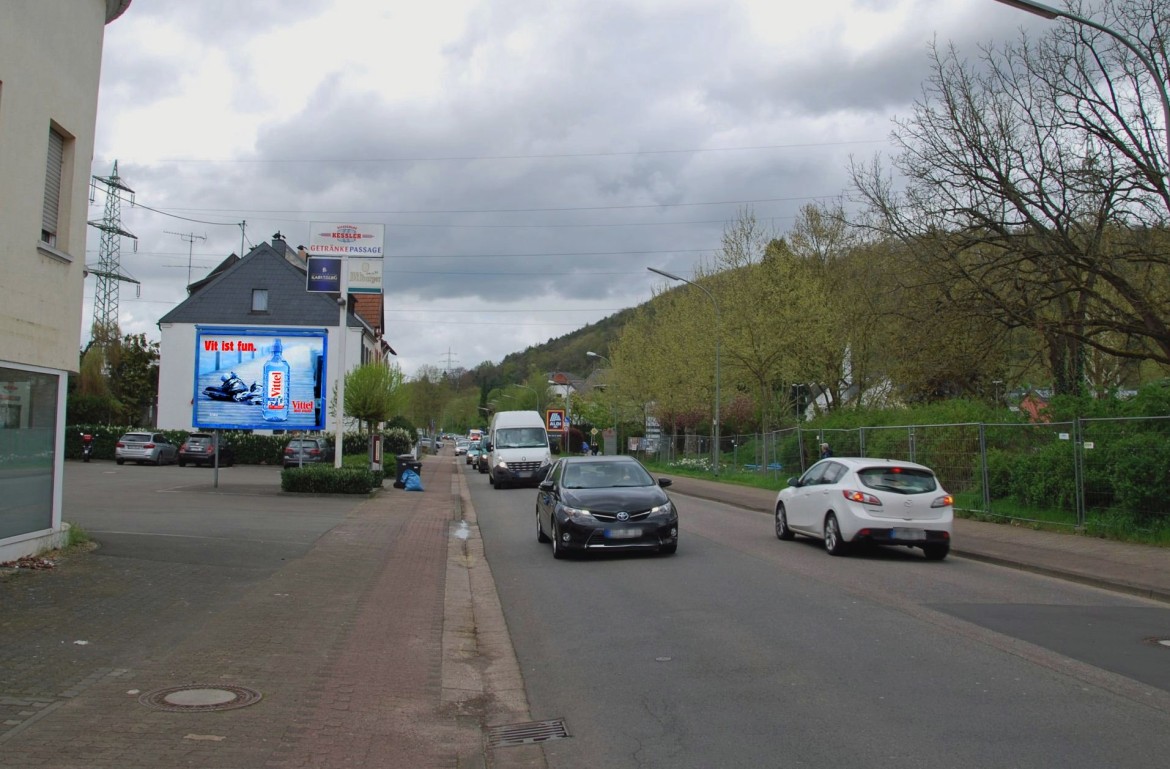 Trierer Str. 197-199 /Getr. Passage/Sicht Markt/quer zur Str