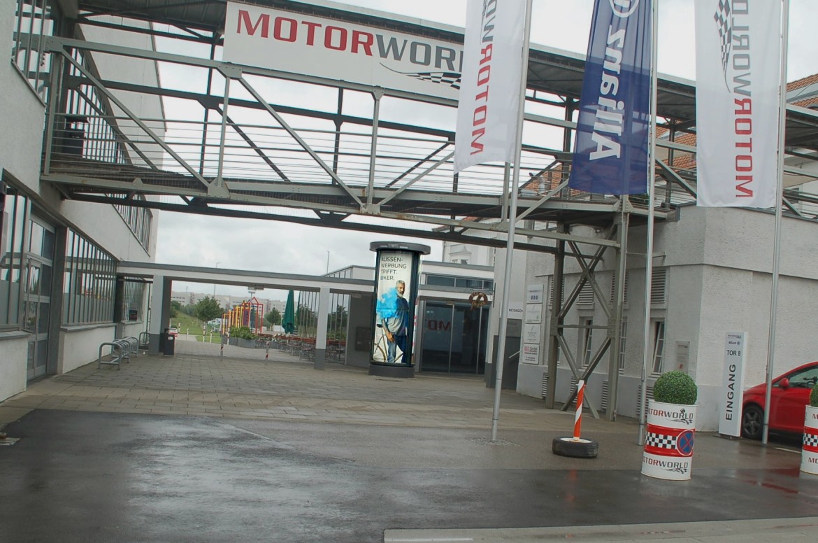 Graf-Zeppelin-Platz/Motorworld Region Stuttgart (Säule-drehe