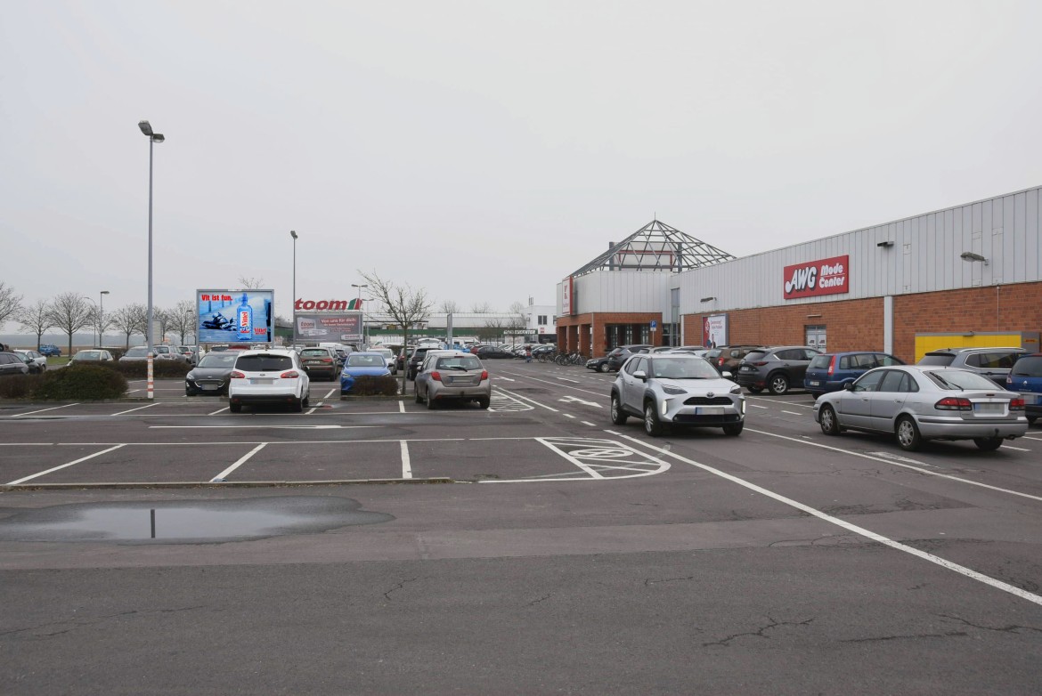 Am Legefeld 4 /Kaufland/rts vom Eing/Sicht Tkst -freistehend