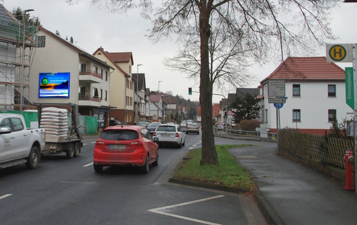 Homberger Str. 81 (quer zur B 324)