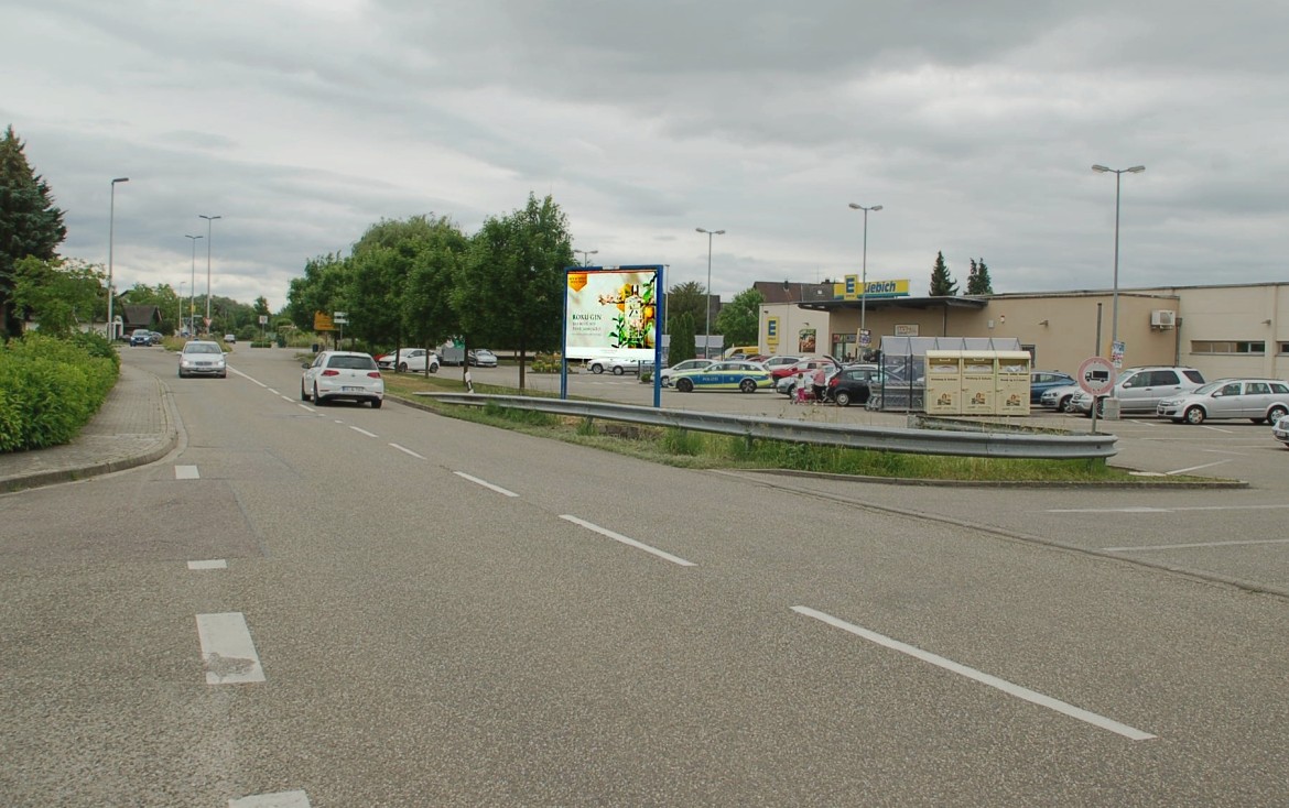 Withig 4 /E-aktiv Markt/Einfahrt (Sicht Str)