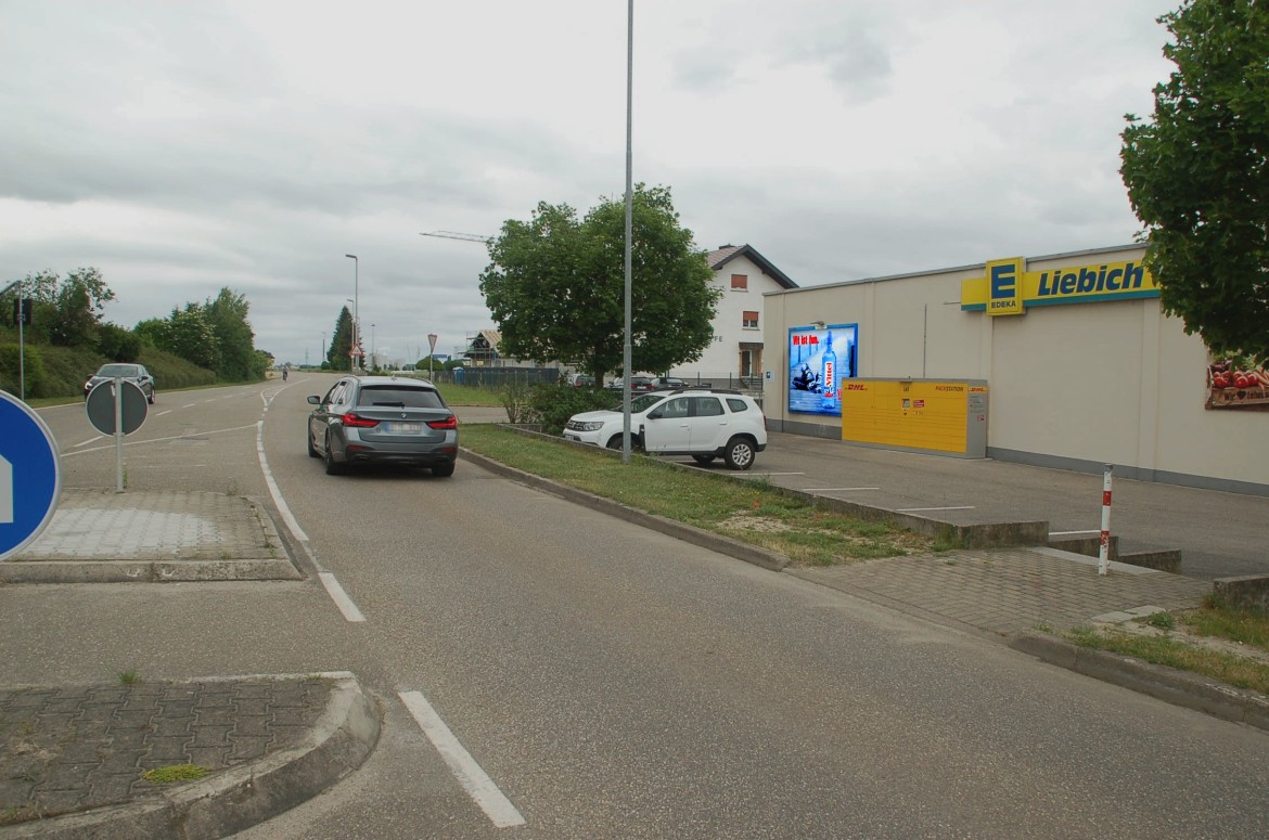 Withig 4 /E-aktiv Markt/lks vom Eingang (Wand)