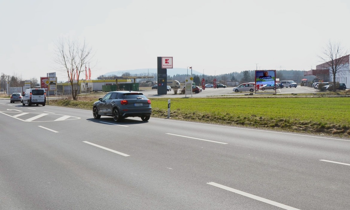 Bettelhecker Str /Kaufland/Einfahrt (Sicht B 89)