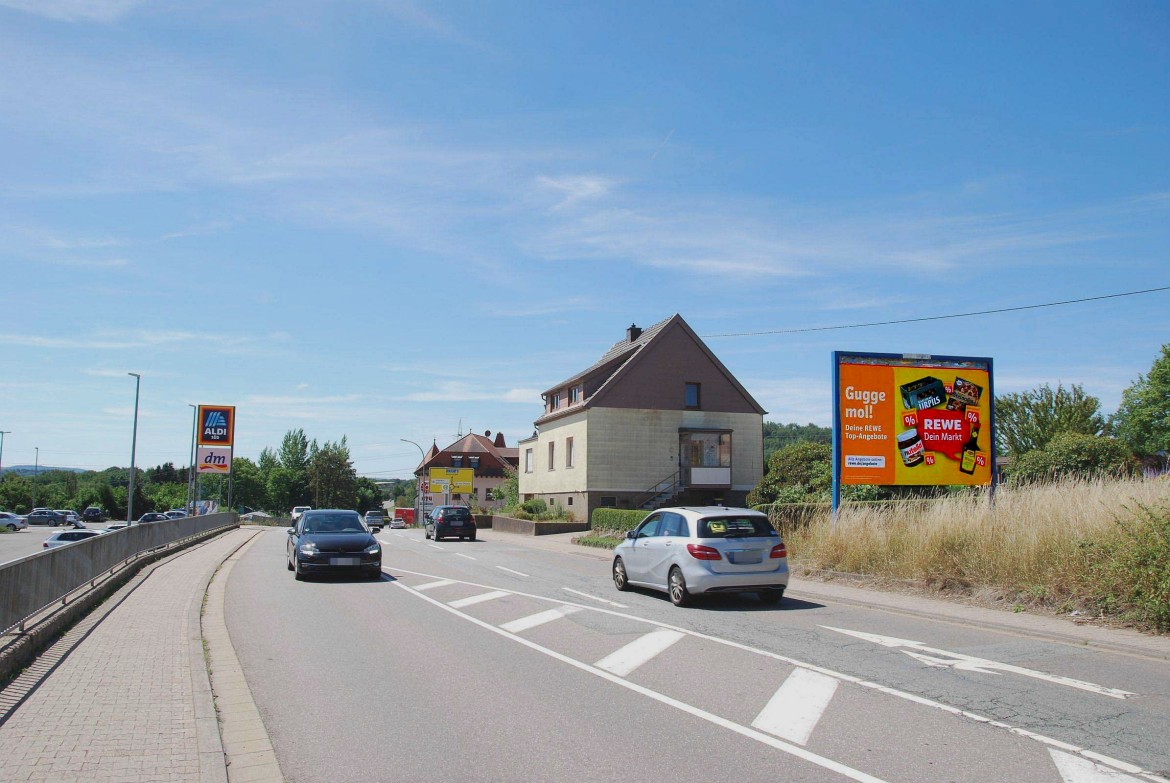 Quierschieder Str. 14/Zufahrt Lidl (WE rts)