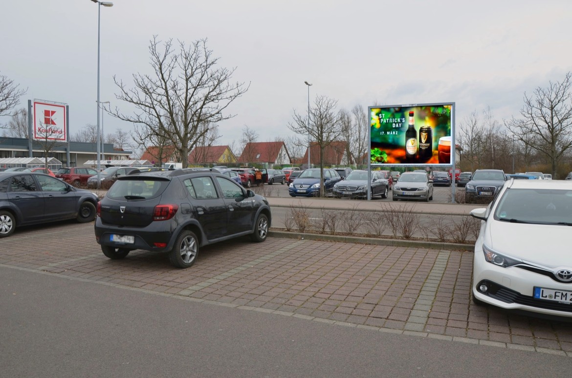 Kiewer Str. 30 /Kaufland/Einfahrt rts/Sicht Schuh-Center