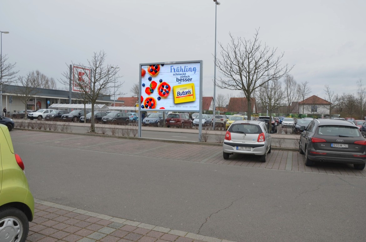 Kiewer Str. 30 /Kaufland/lks vom Eingang -Sicht Weimarer Str