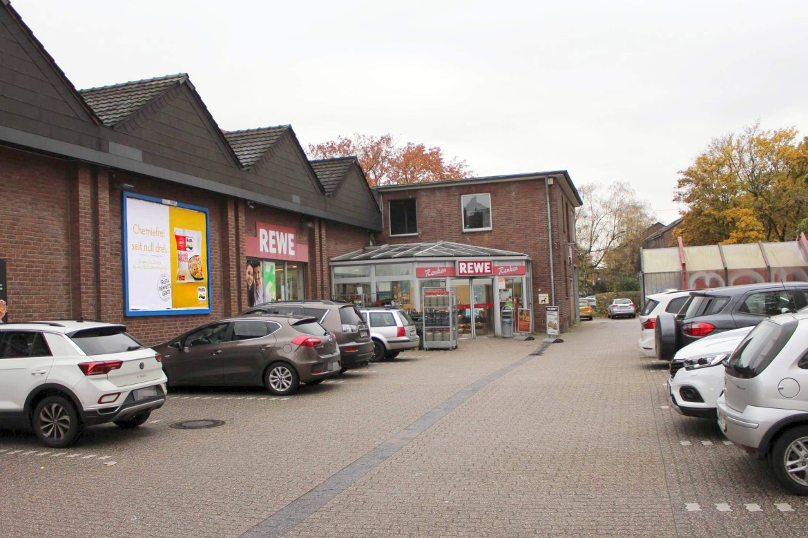 Danziger Str. 132 /Rewe/neb. Eingang (rts)