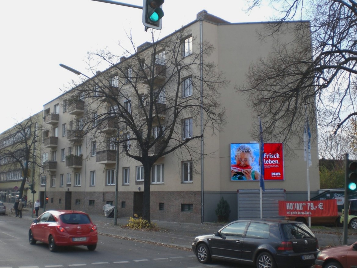 Mecklenburgische Str. 25/nh. Netto (quer am Giebel)