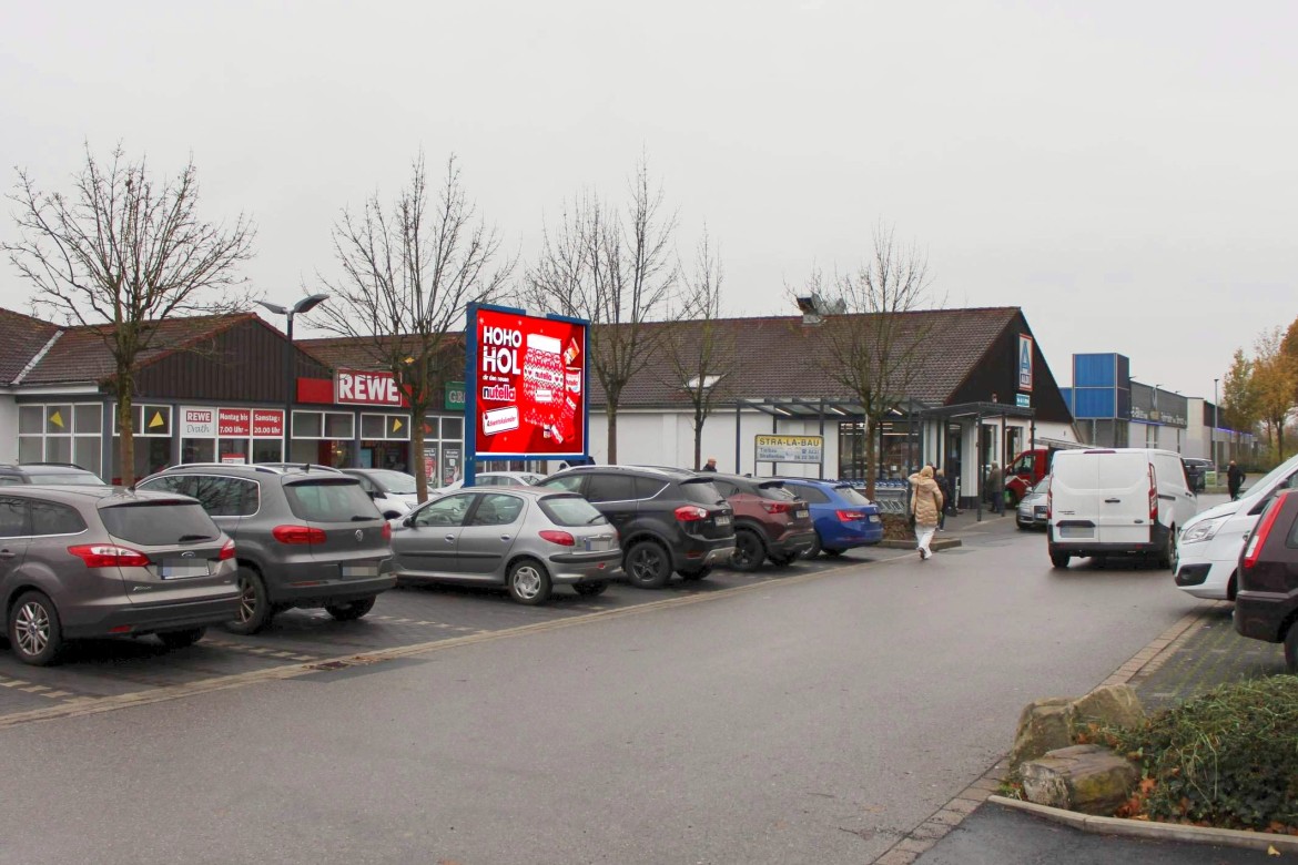 Zwischen den Wegen 2 /Rewe/geg. Eingang (Sicht Einfahrt)