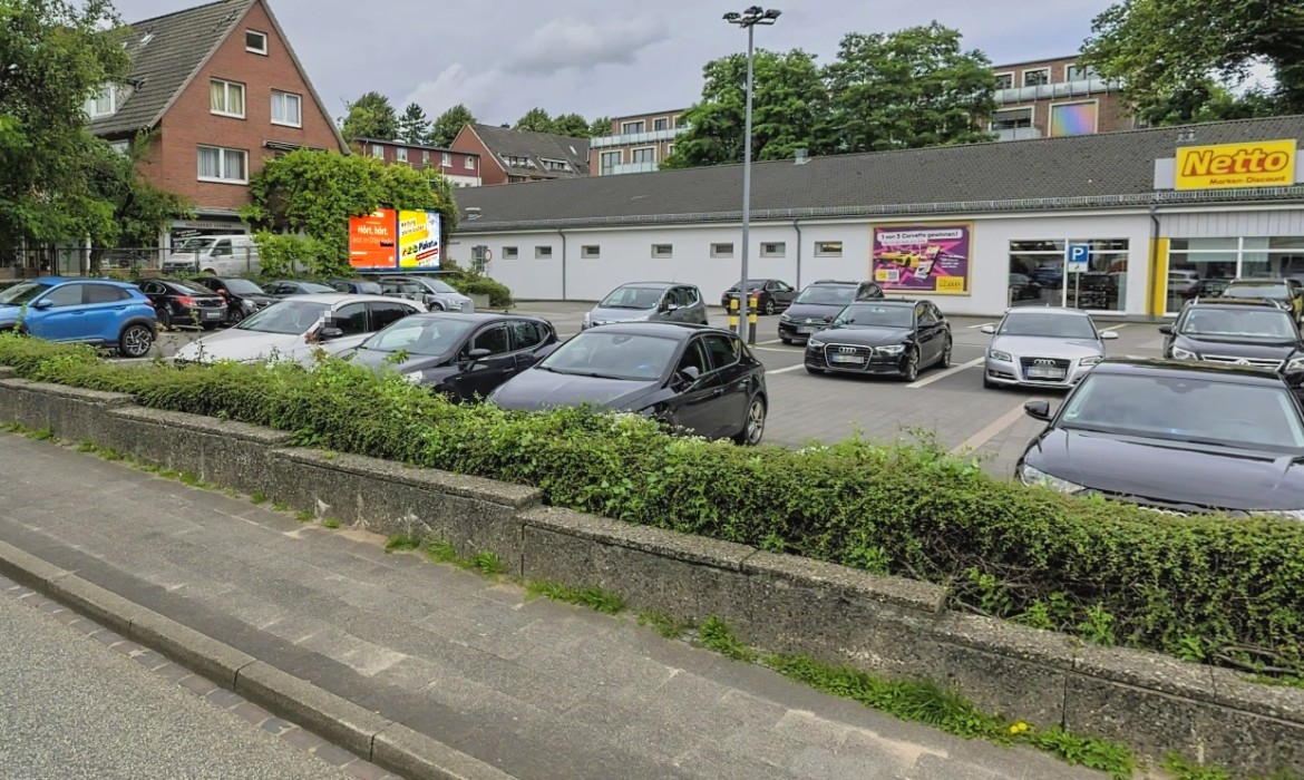 Brunnenstr. 14 /Netto/lks vom Eingang (quer zur Str)