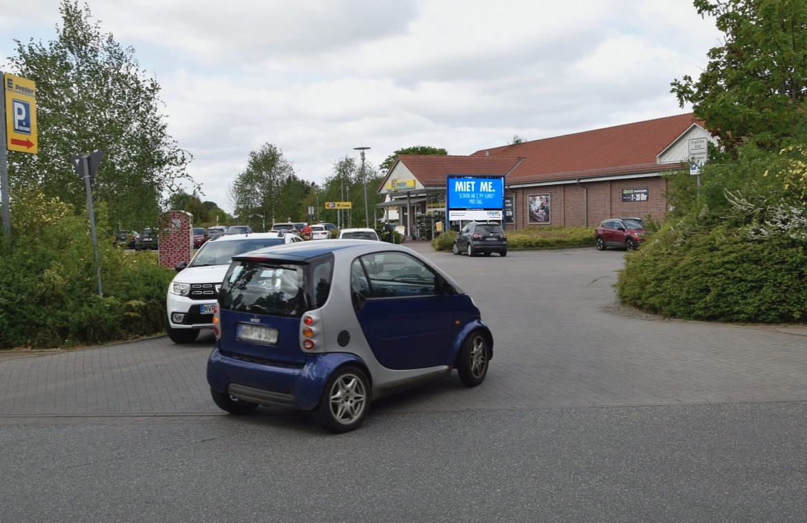 Stralsunder Str. 9a /Edeka/Eingang (Sicht Einfahrt)