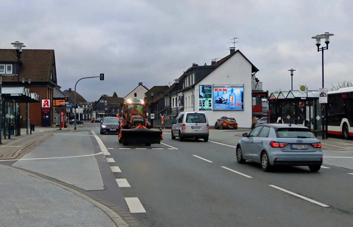 K?lner Str. 113 (quer zur B 51)