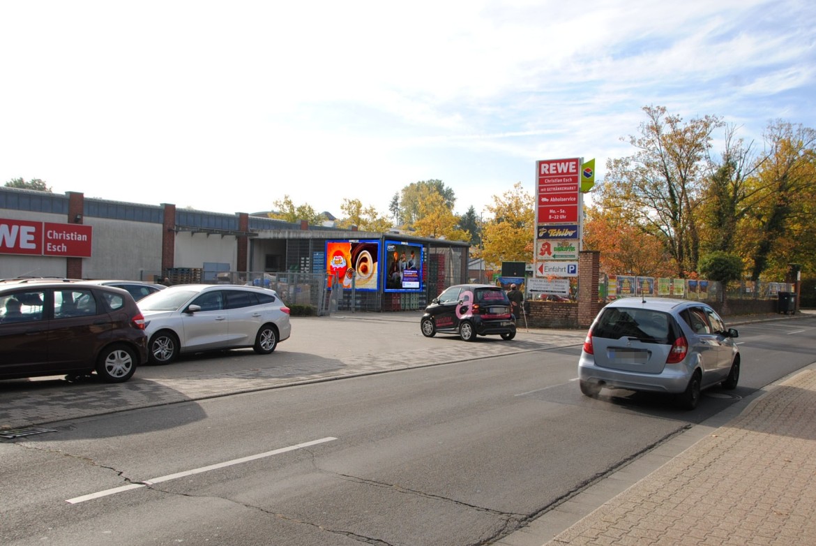 Beckrather Str. 39 /Rewe/Einfahrt (rts)