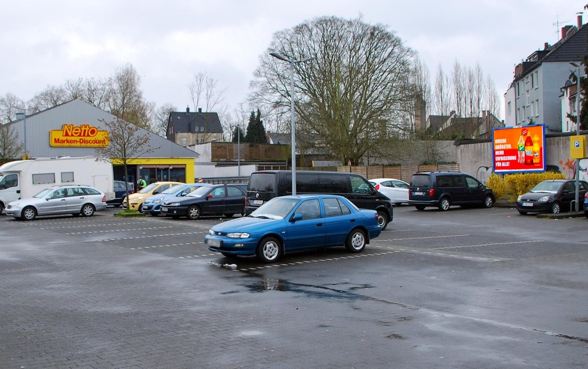 Krayer Str. 170 /Netto/geg. Eingang