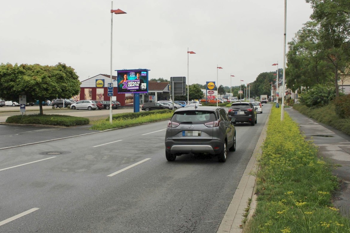 Wilhelm-Feuerhake-Str. 10 /Lidl/Einfahrt/WE lks (City-Star)