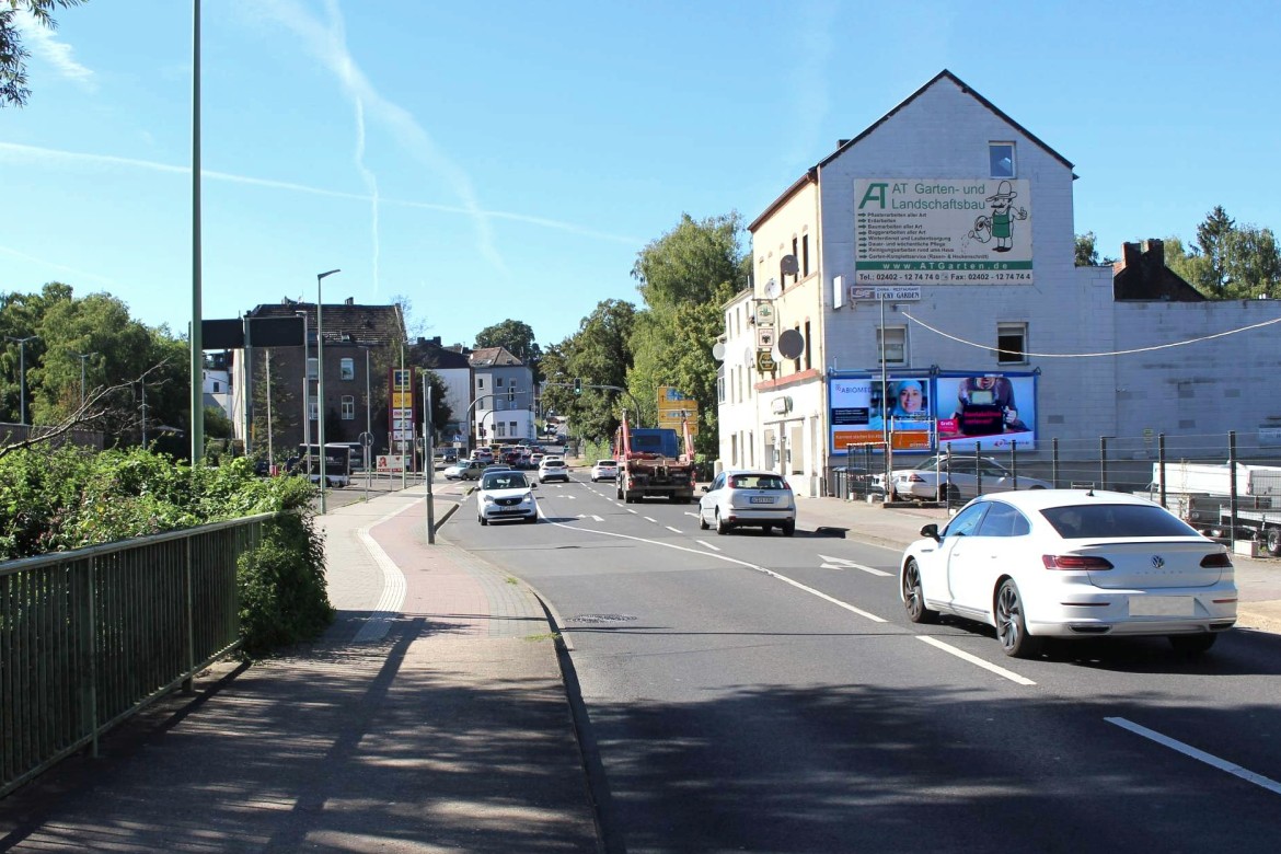 Eisenbahnstr. 178/geg. Edeka/Netto/Trinkgut (quer am Giebel)