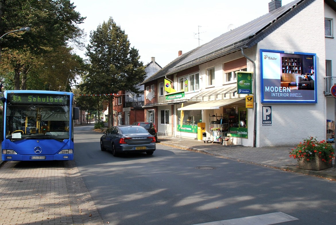 Dorfstr. 15 /Frischmarkt/Einfahrt (quer zur Str)