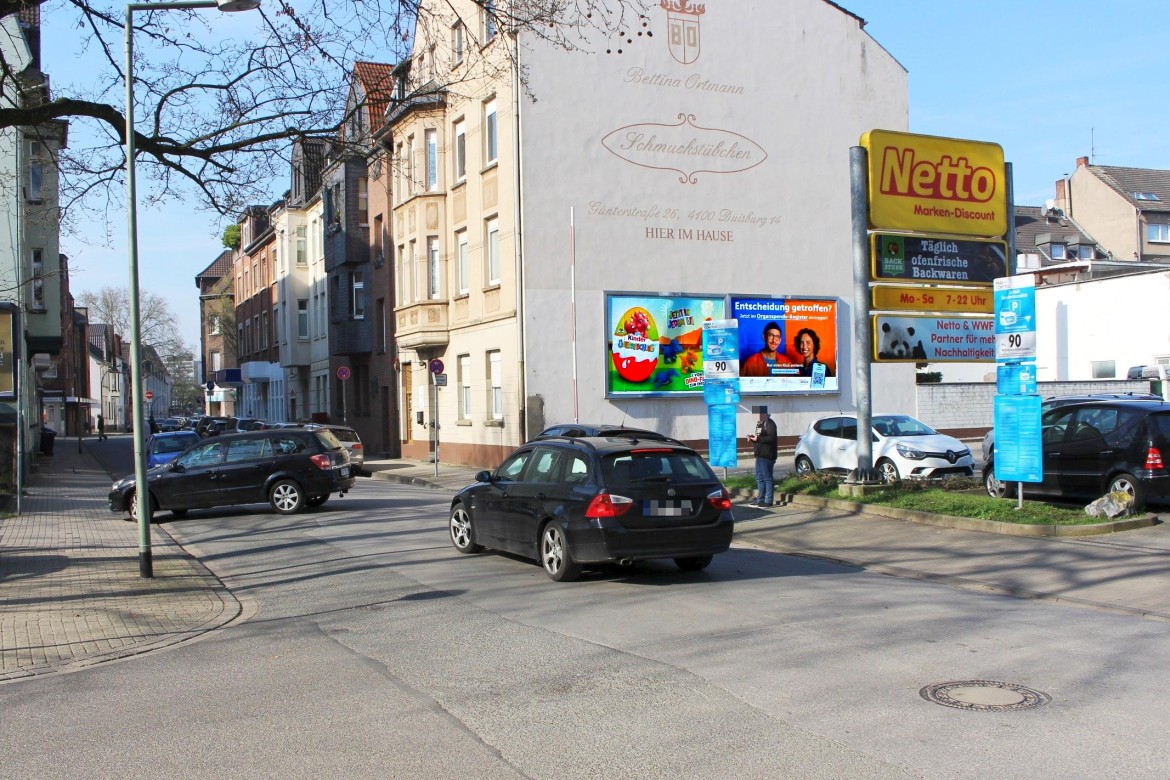 Günterstr. 26 /Netto/Einfahrt/quer zur Str