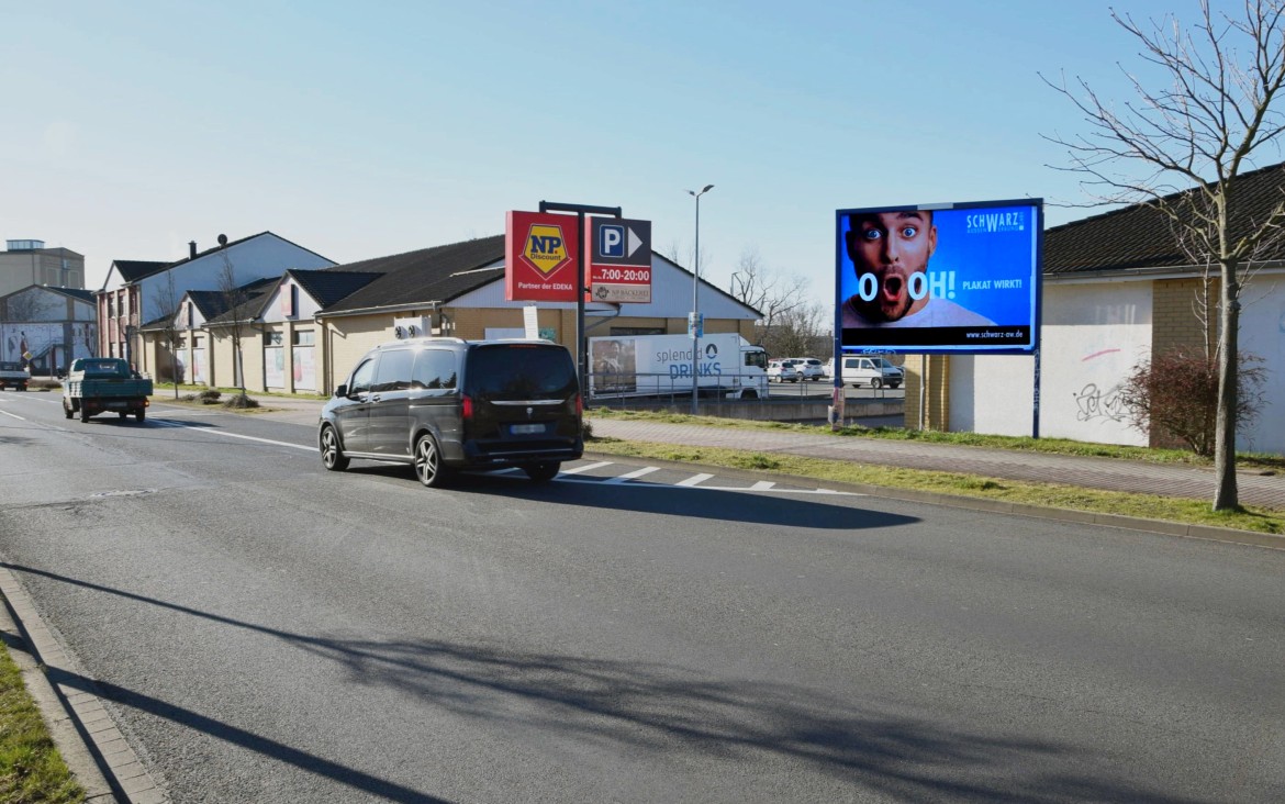 Damaschkestr. 2a /NP Markt/rts von Einfahrt