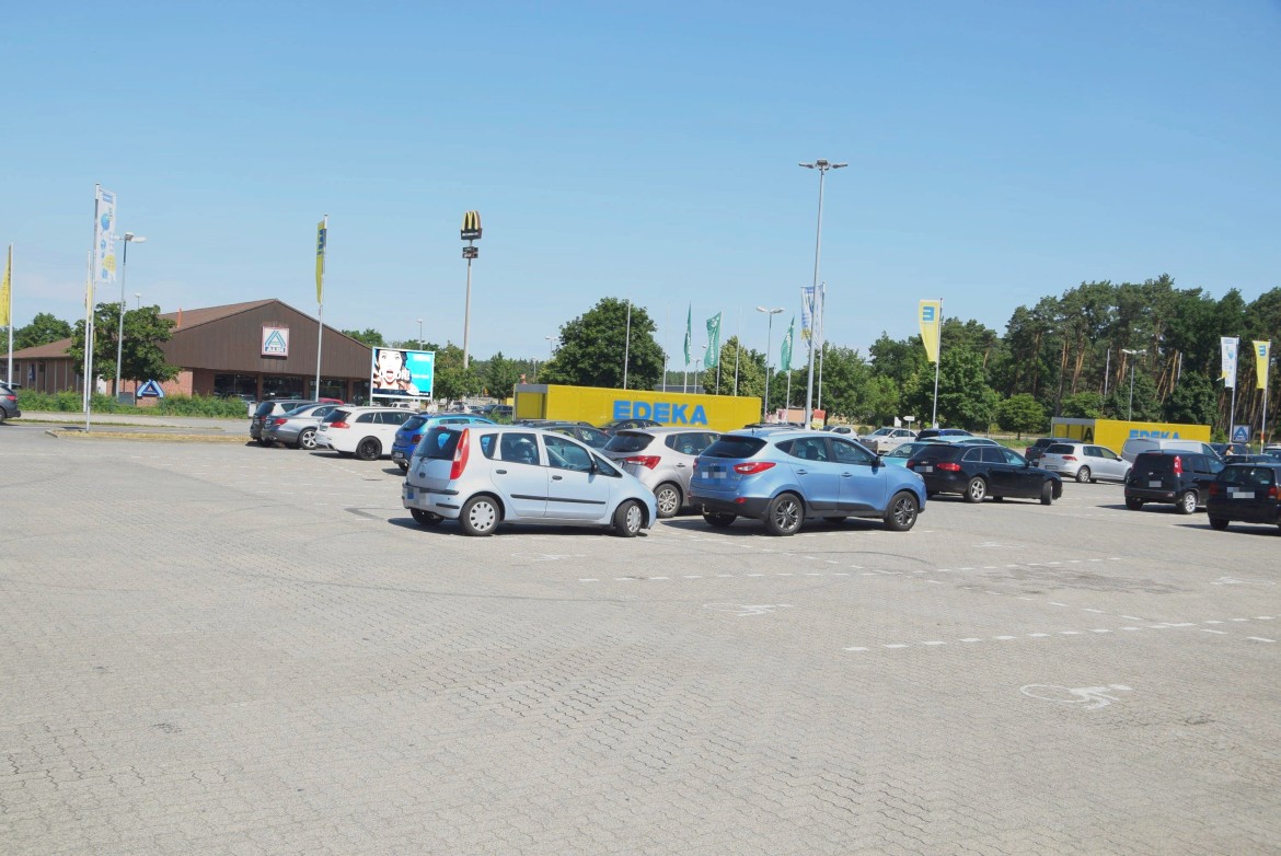 Lenzener Chaussee 21 /E-center/geg. Eingang (rts)