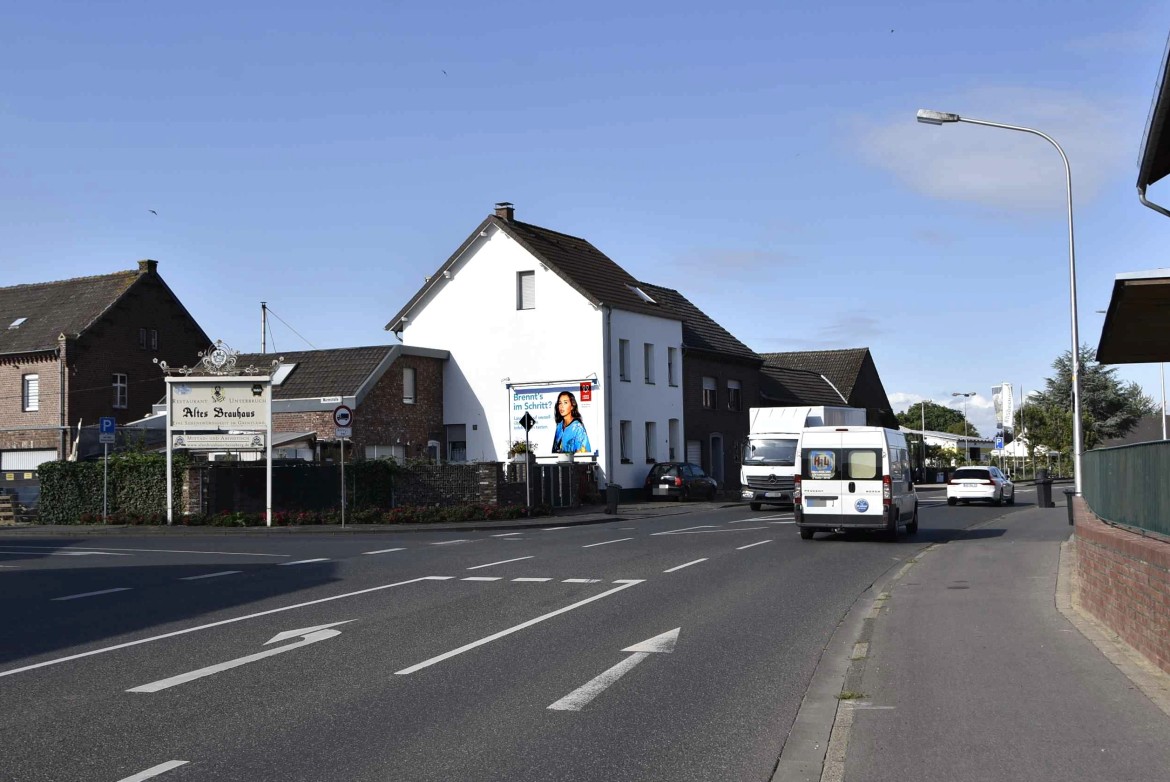 Wassenberger Str. 61/B 221 (quer am Giebel)