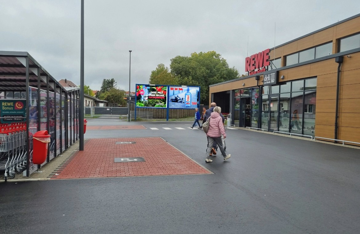 Coburger Str. 81 /Rewe/neb. Eingang