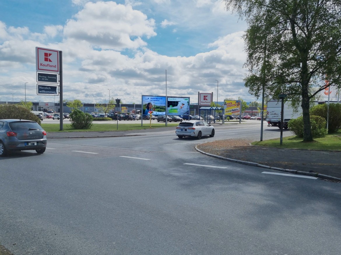 Am Lautengrund 4 /Kaufland/Einfahrt/lks von Bus-Hts
