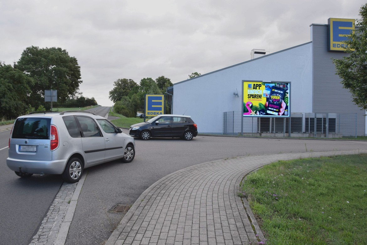 Peniger Str. 3 /Edeka/Einfahrt (quer zur B 7)