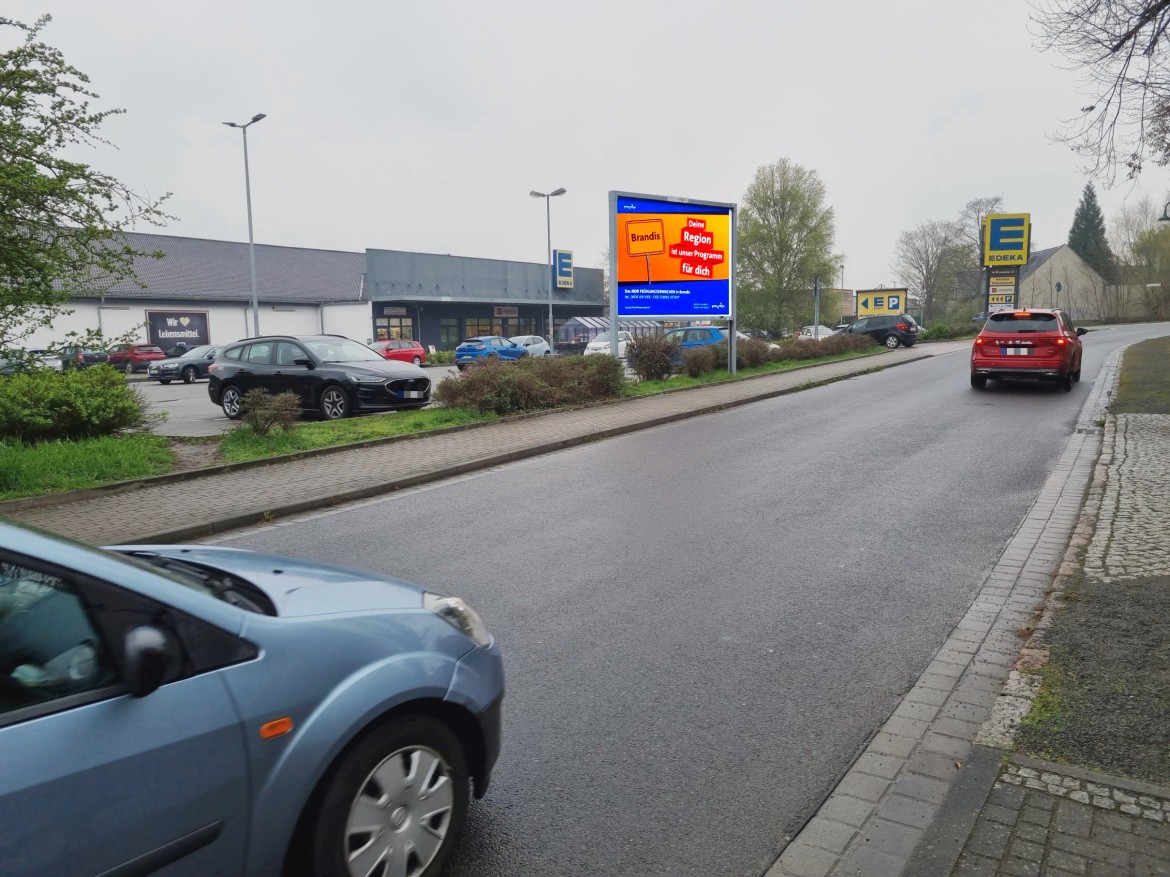 Beuchaer Str. 15 /Edeka/neb. Einfahrt/Sicht Str