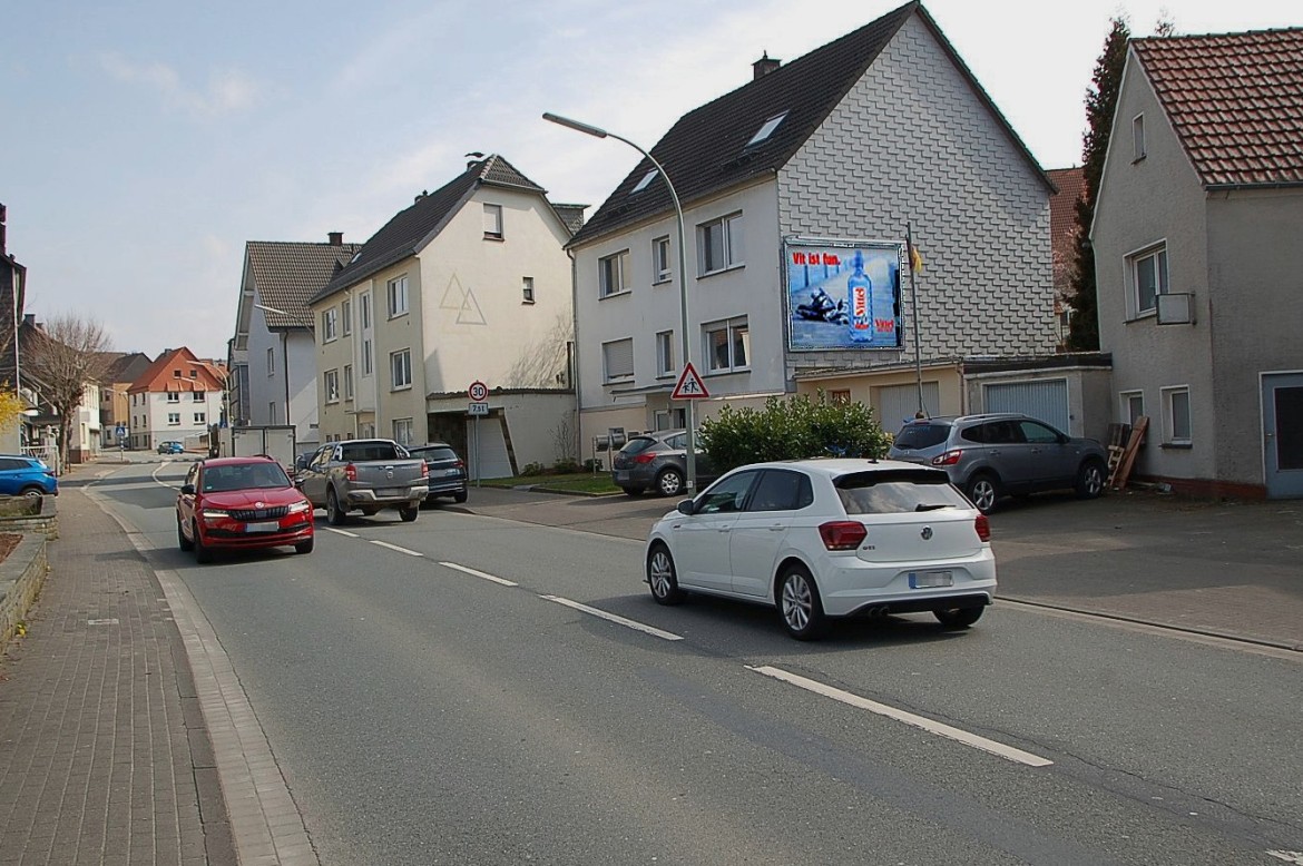 Kreisstr. 80 (quer am Giebel)