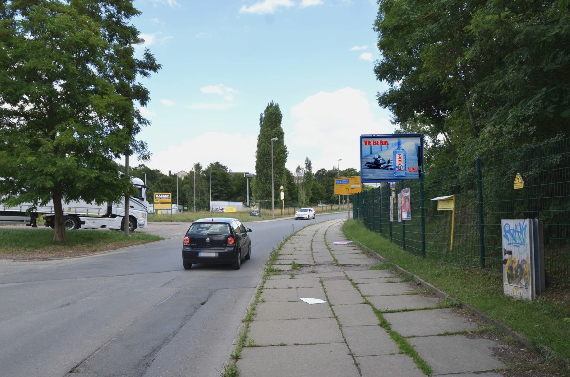 Leibnizstr/geg. Nr. 65a/b.Bushaltestelle/WE rts (City-Star)