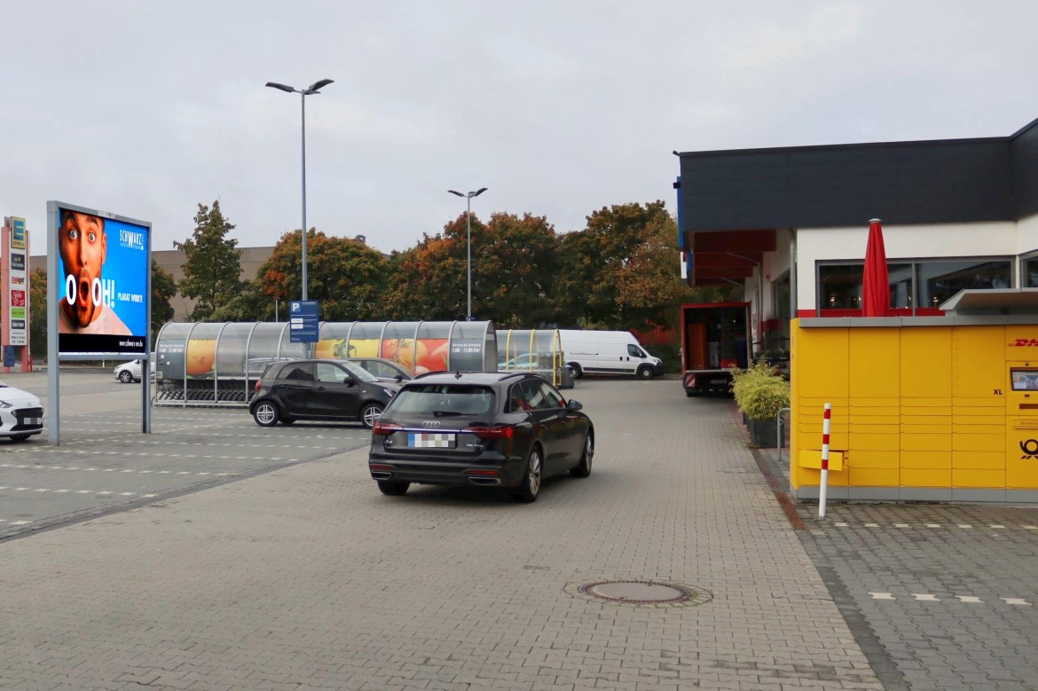 Roder Weg 9-12 /Edeka/rts vom Eingang/rts/Sicht Markt