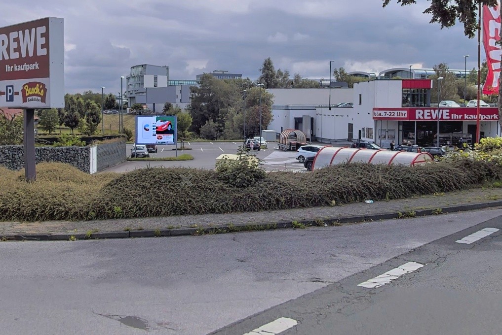 Nelkenstr. 17-19 /Rewe/Einfahrt/Sicht Einfahrt