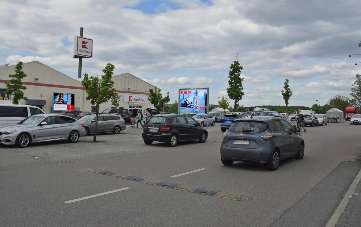 Dorfstr. 29 /Kaufland/Einfahrt (Sicht Einfahrt)