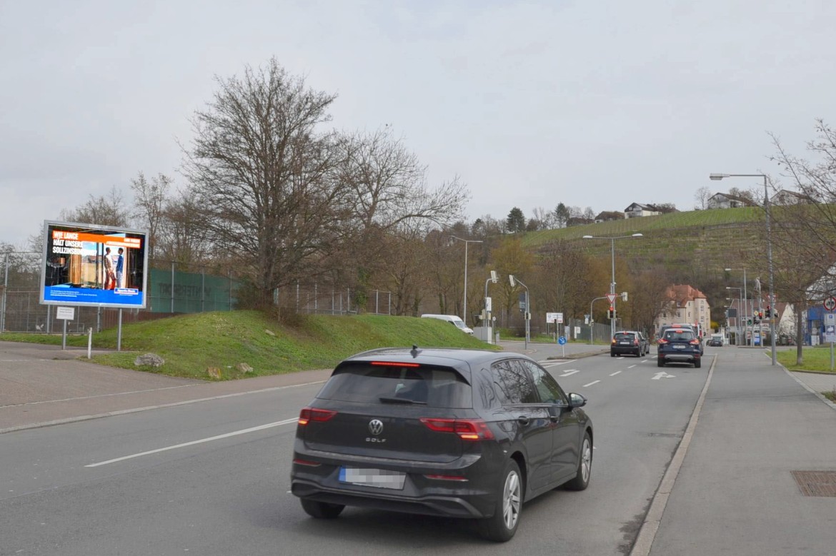 Hofener Str. 115/geg. Einf Lidl (parallel)
