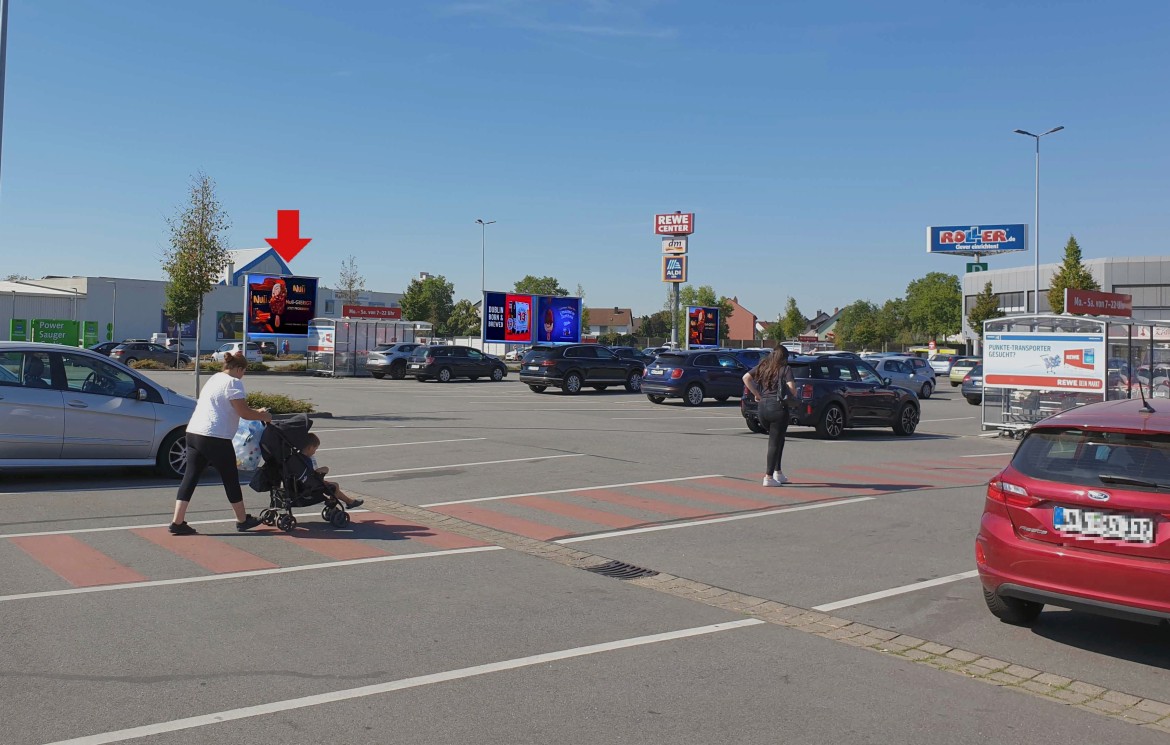 Amselstr. 10 /Rewe/linke Einfahrt/Sicht Eingang (Sto. 3)