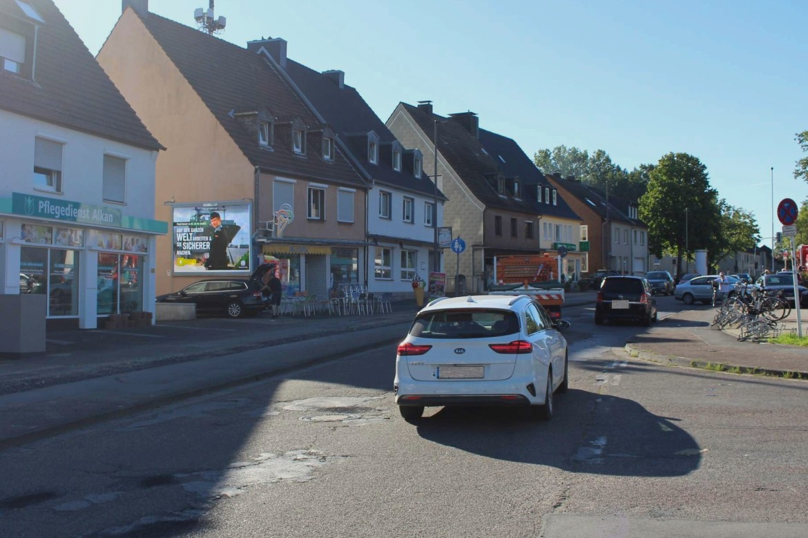Bachackerweg 79 /geg. Rewe (quer am Giebel)