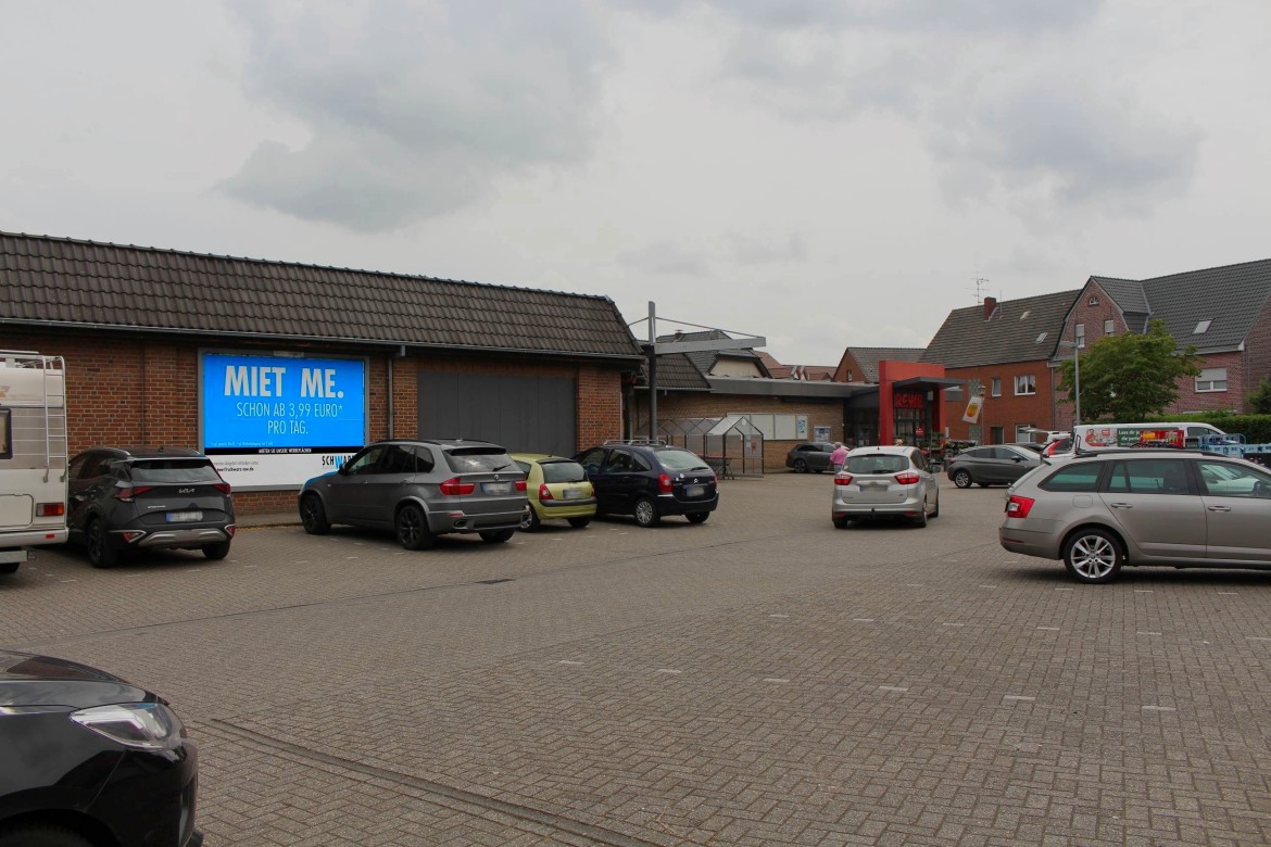 Hohe Str. 9 /Rewe/lks vom Eingang (lks)