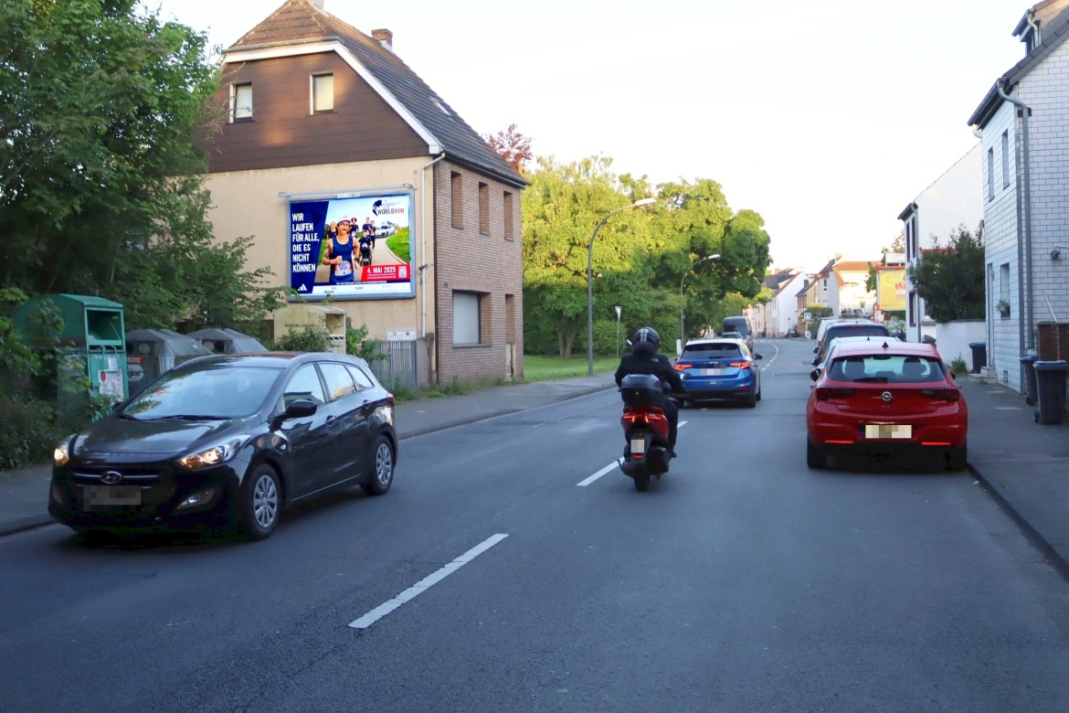 Waldstr. 104/quer am Giebel (lks)