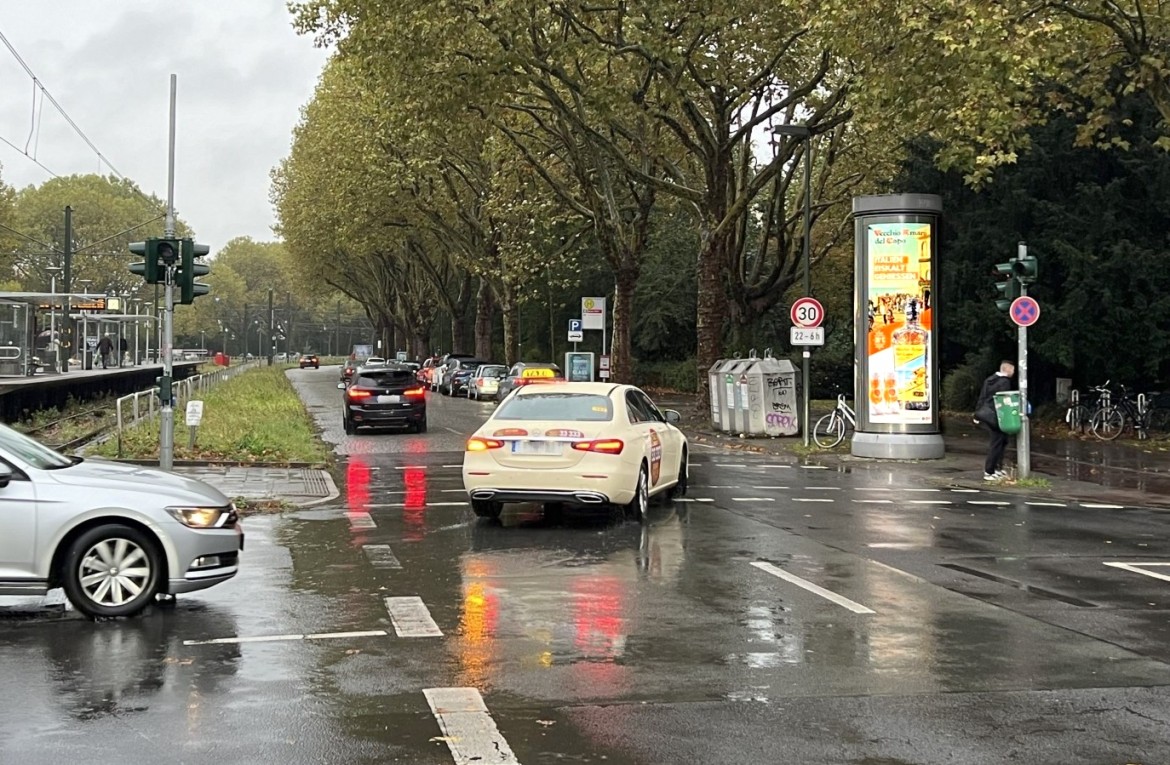 Kaiserswerther Str/Ecke Friedrich-Lau-Str. 3