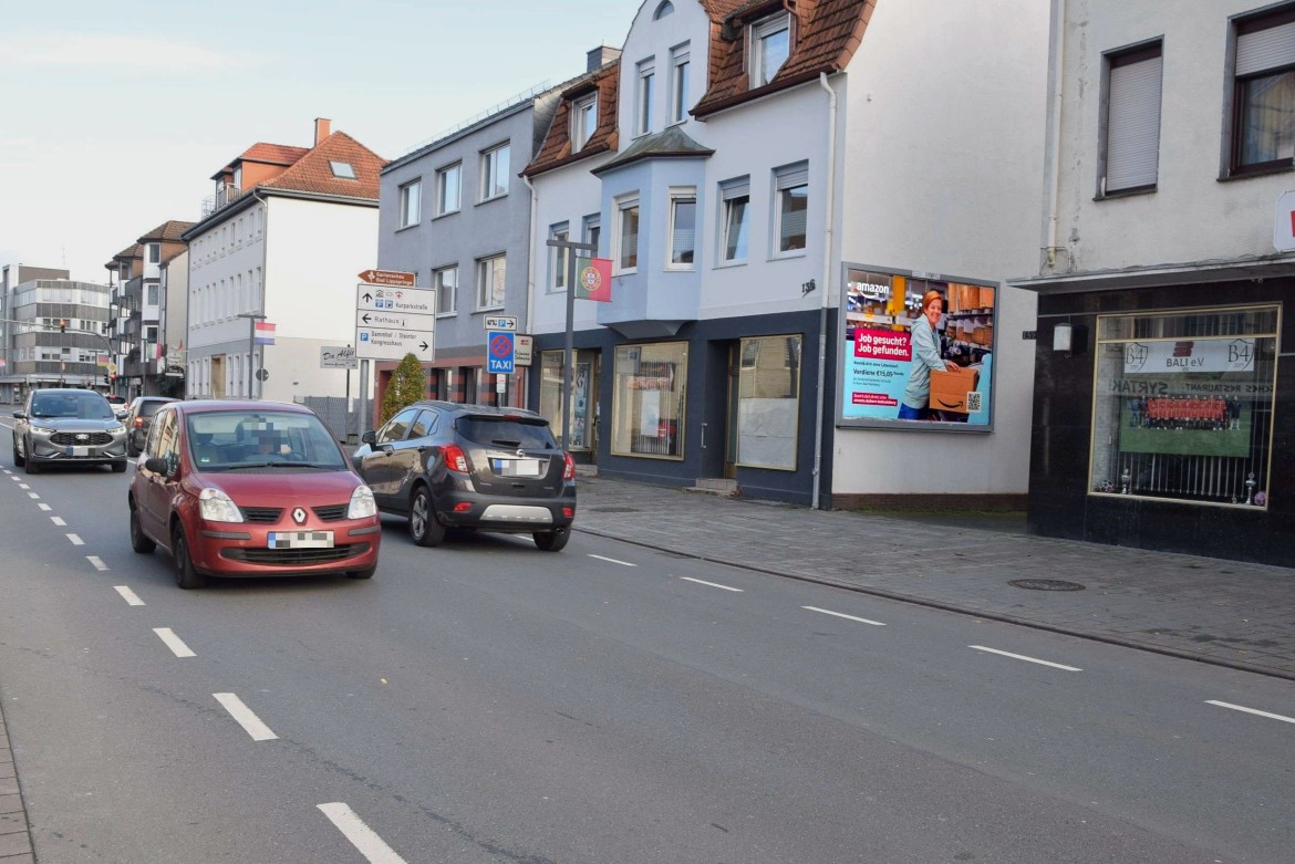Detmolder Str. 136 (quer am Giebel)