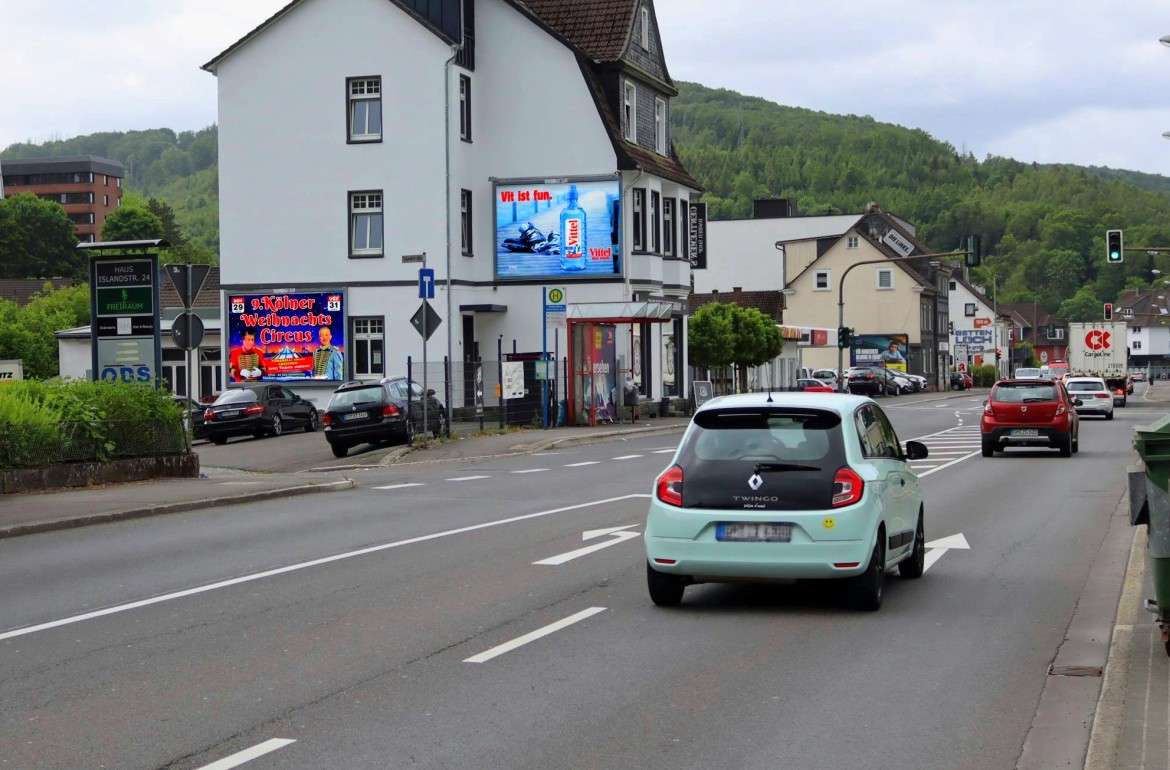 Gummersbacher Str. 34/Islandstr. 34/quer am Giebel/Sto. rts