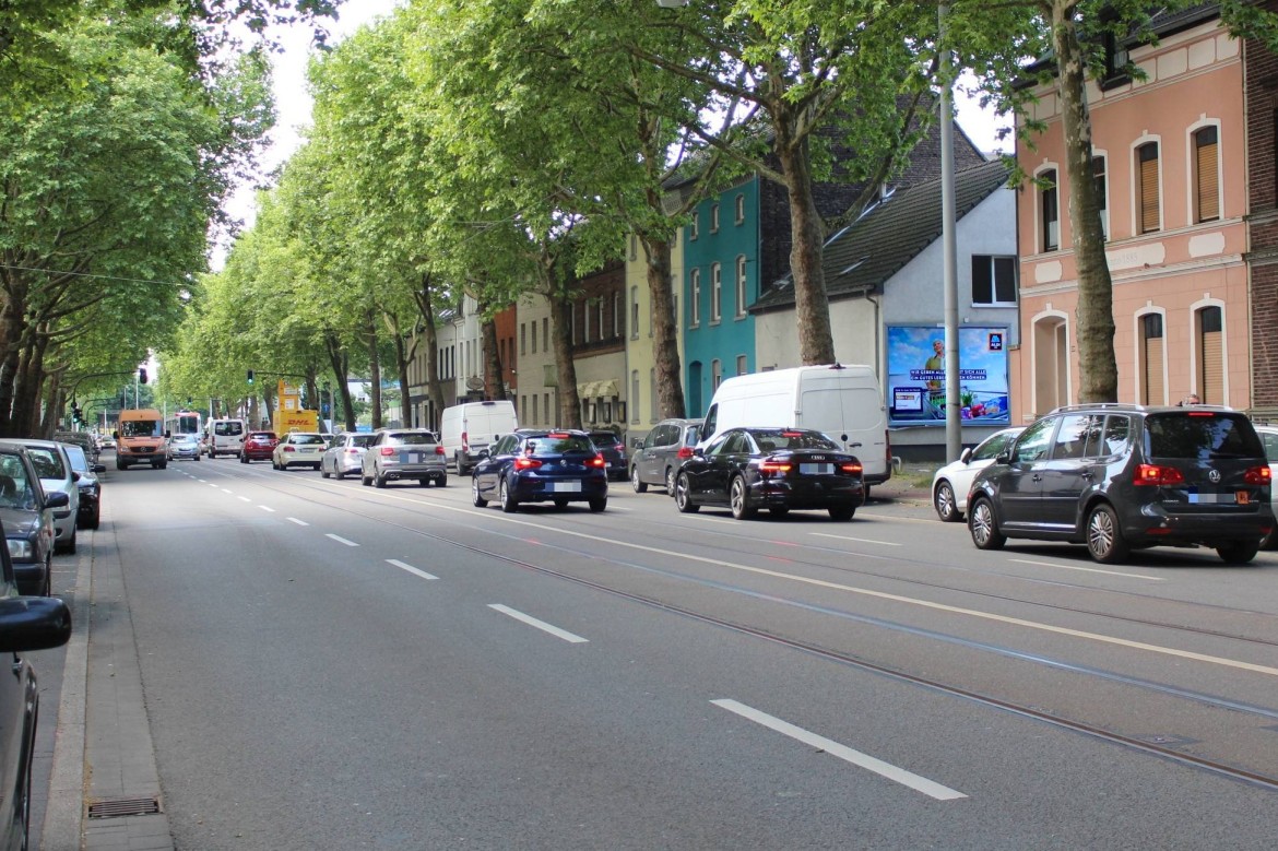 Gladbacher Str. 293/B 9 (quer am Giebel)